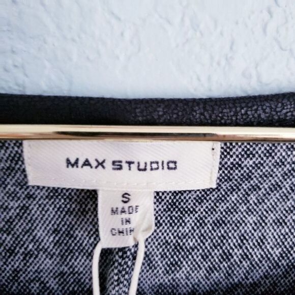 Max Studio Houndstooth Textured Ponte Blouse - Picture 5 of 7